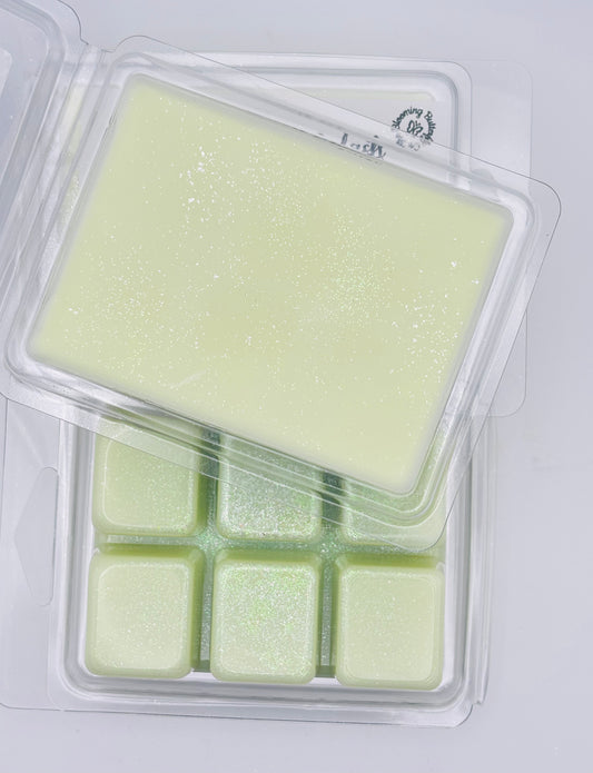 Packaged green blooming berry splash wax melts in a clear plastic container on a white background handcrafted by the blooming butterfly company