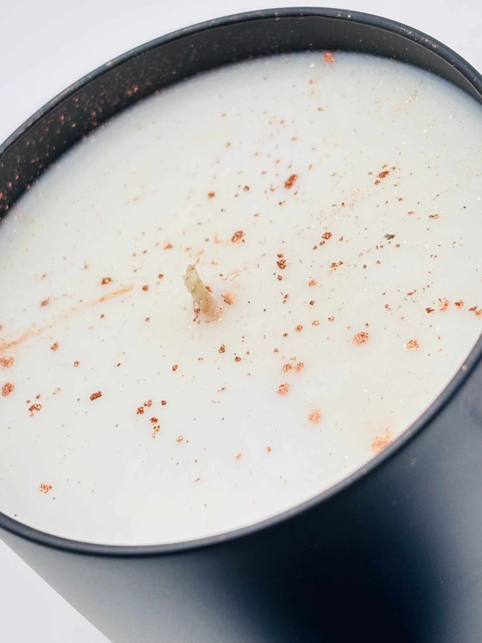 vanilla oak candle in black tin