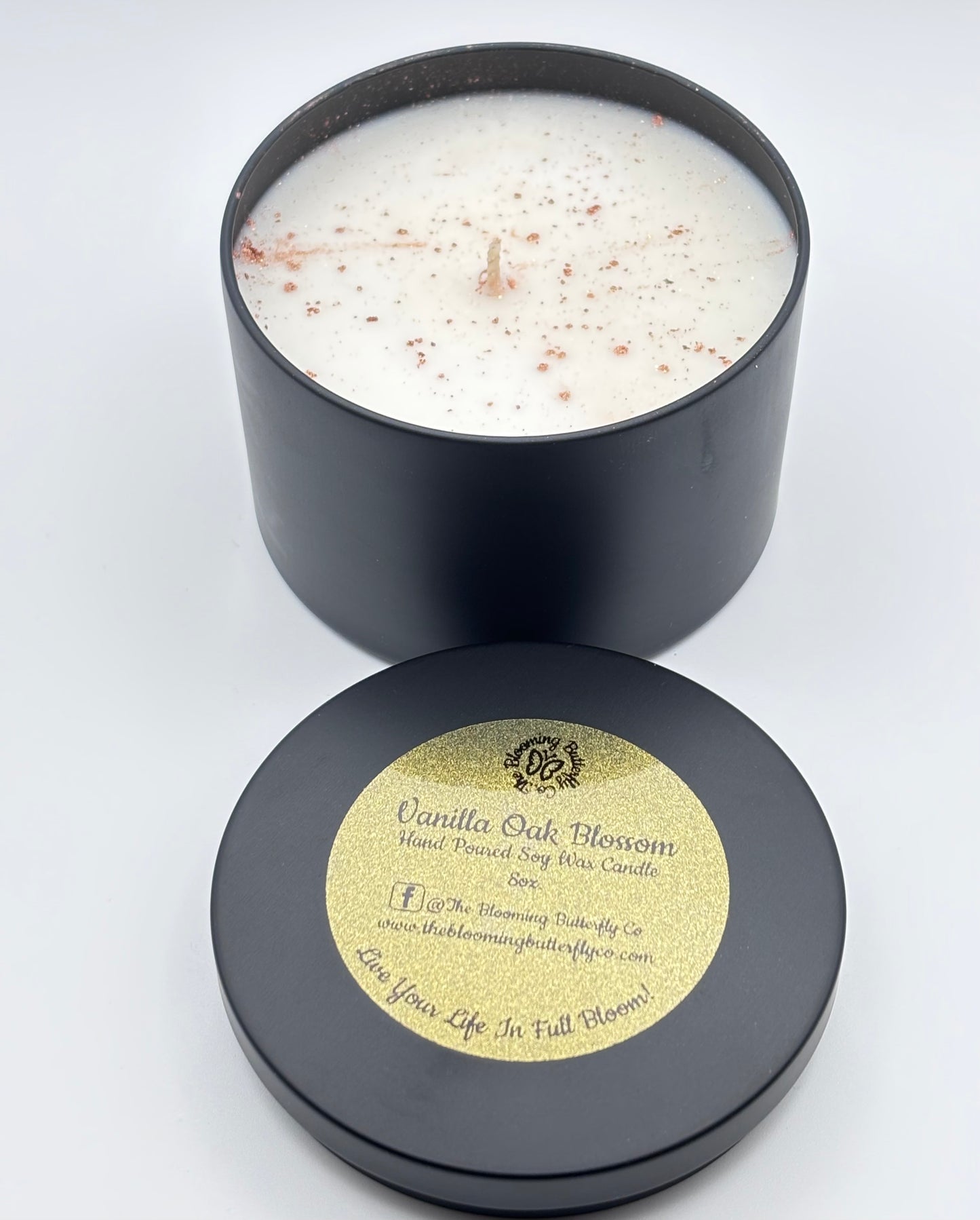 vanilla oak blossom candle in black tin