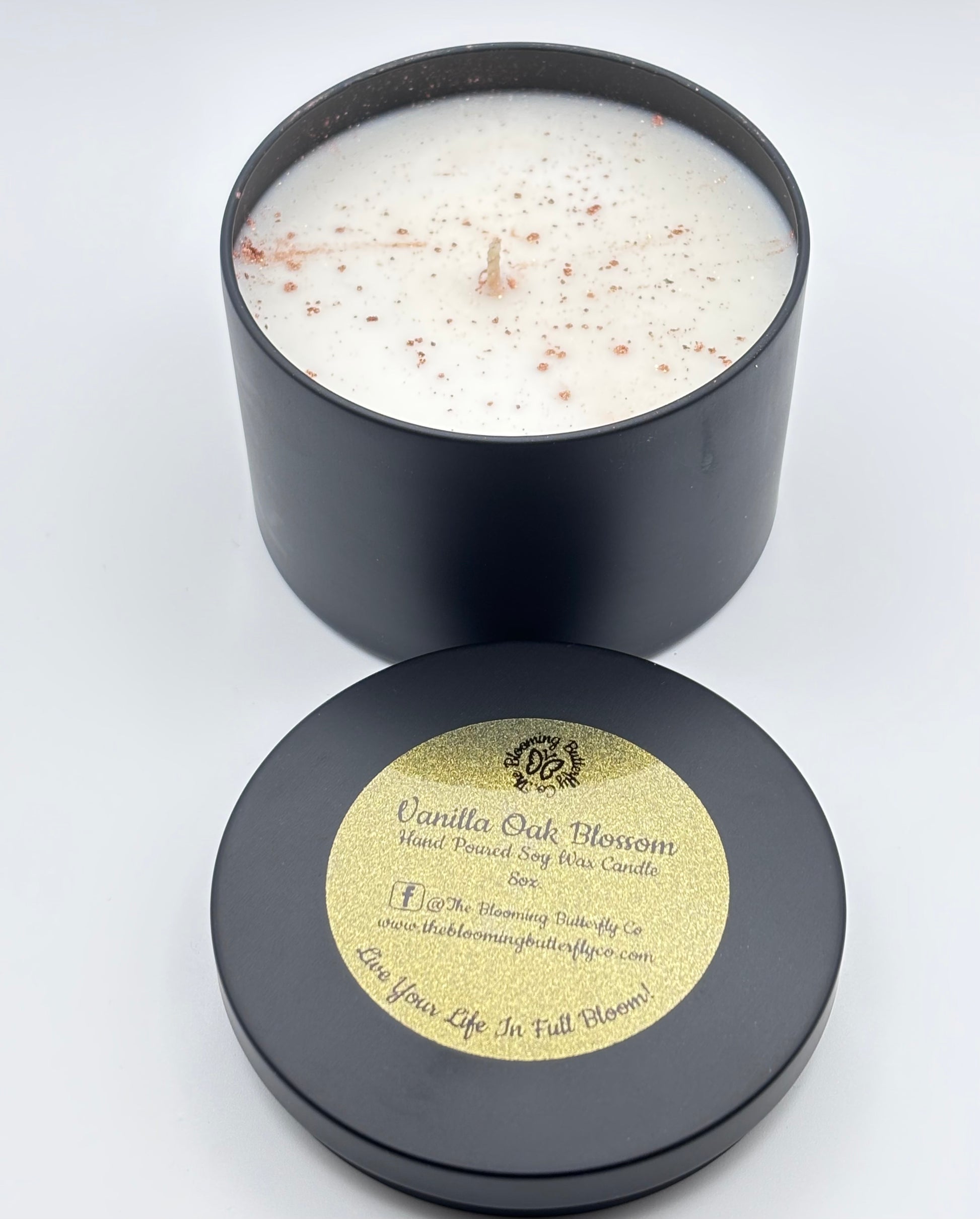 vanilla oak blossom candle in black tin