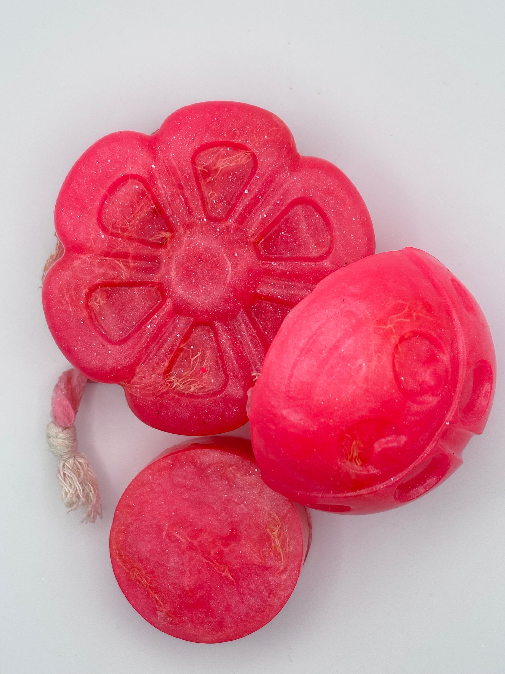 fun shapes trio pack of loofah soaps with bubble gum fragrance and pink mica